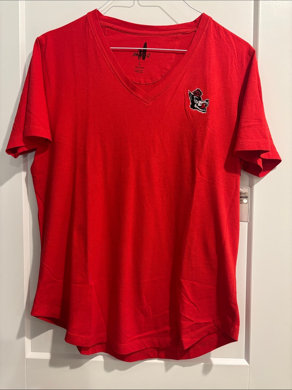 Johnnie-O Women’s V-Neck Shirt with NC State logo Large